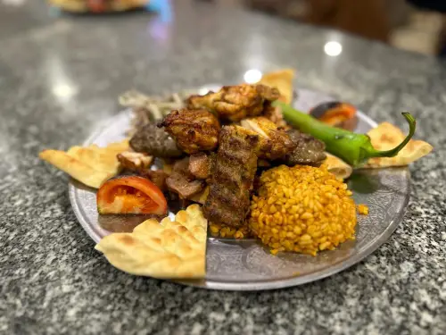 KARIŞIK KEBAP 1 PORSİYON (ADANA,TAVUKŞİŞ,KUZUŞİŞ,KANAT,KÖFTE)